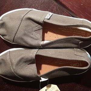 Toms Kids Slip-On Shoes in Dark Gray(Ash) Canvas NWT Size 2